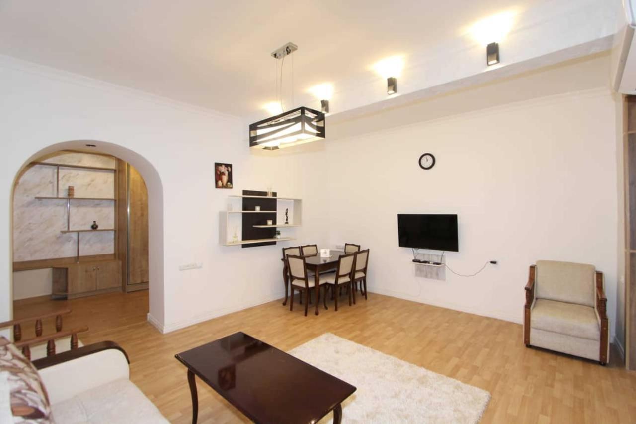 Sunny Apartment In The Center Jerevan Eksteriør billede